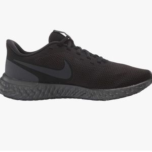 Nike Revolution 5 sneakers